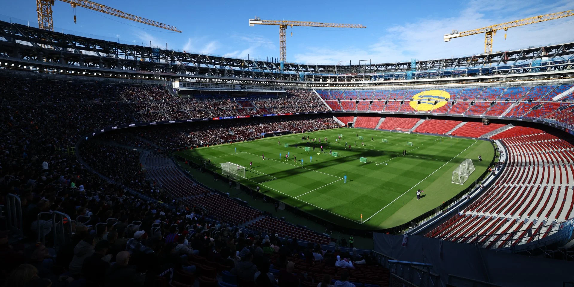 Барселона знову виходить на поле Камп Ноу — дізнайтеся, з ким і коли каталонська команда проведе свій перший поєдинок на модернізованому стадіоні.