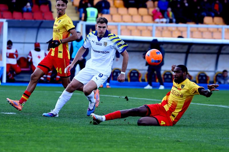 Парма вирвала перемогу, незважаючи на те, що вже на 51-й секунді зустрічі пропустила гол. Лечче залишилося в меншості, граючи вдев'ятьох через жорсткі фоли. - Футбол24