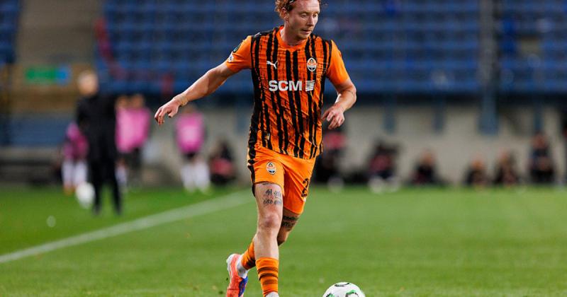 Європейські футбольні гіганти активно прагнуть підписати захисника Шахтаря Коноплю, оскільки його контракт наближається до завершення.