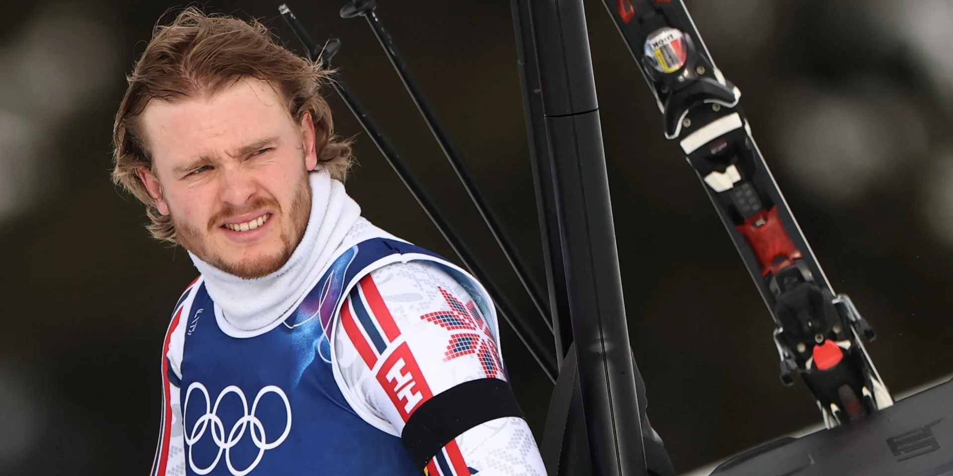 Він мав шанс на золоту медаль. Норвезький гірськолижник, зазнавши поразки на Олімпіаді-2026, відправився в ліс і опинився у снігу -- дивіться відео.