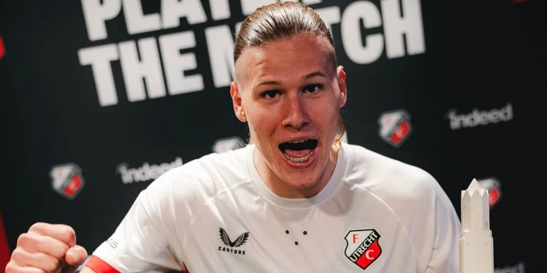 Український футболіст був удостоєний почесної нагороди за вражаючий гол у чемпіонаті Нідерландів -- дивіться фото.