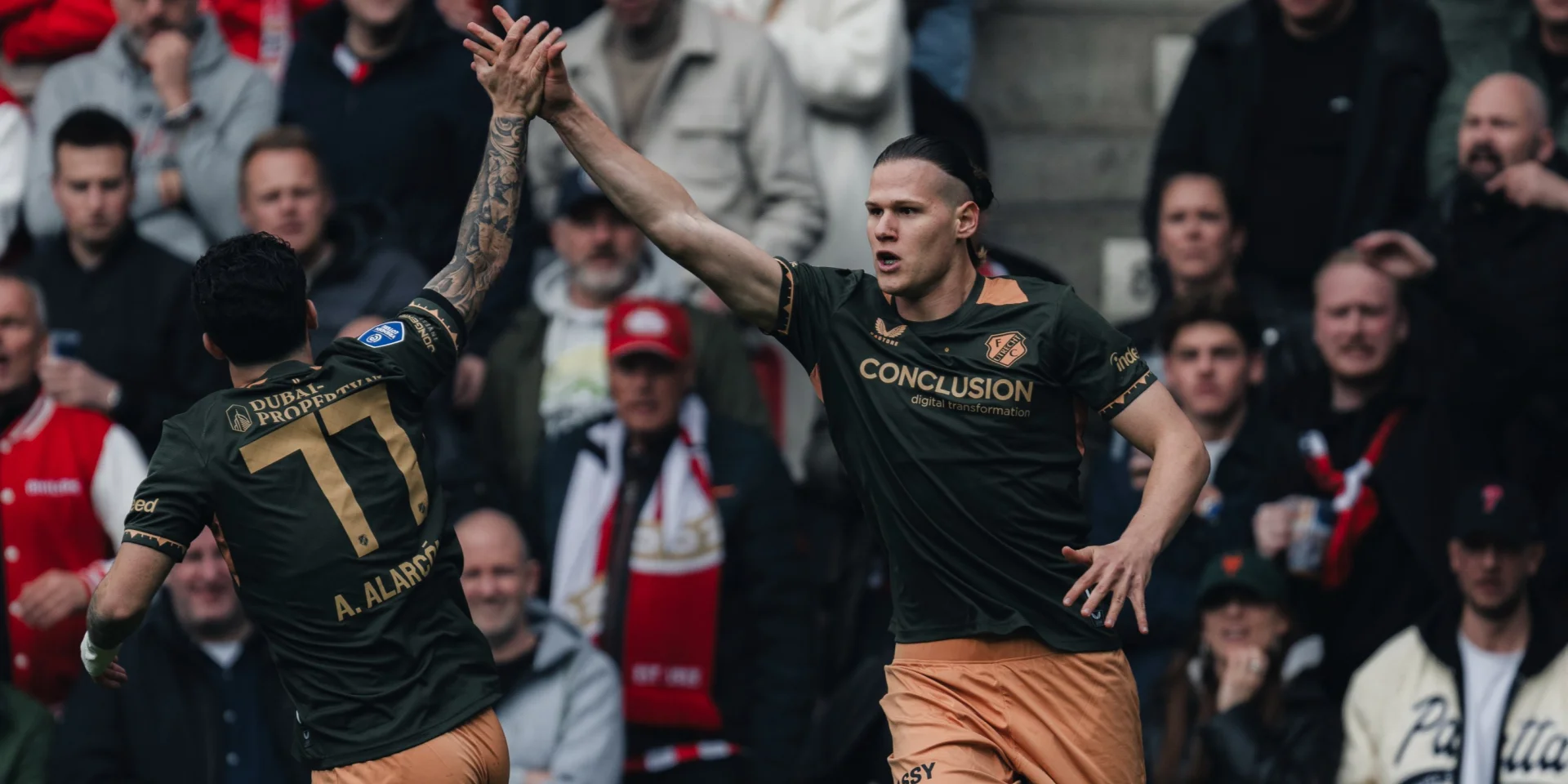 Забивши м'яч у ворота ПСВ, український футболіст Степанов влаштував справжній голевий шоу у чемпіонаті Нідерландів, ставши першим, хто досяг подібного успіху з 2014 року. Дивіться відео!