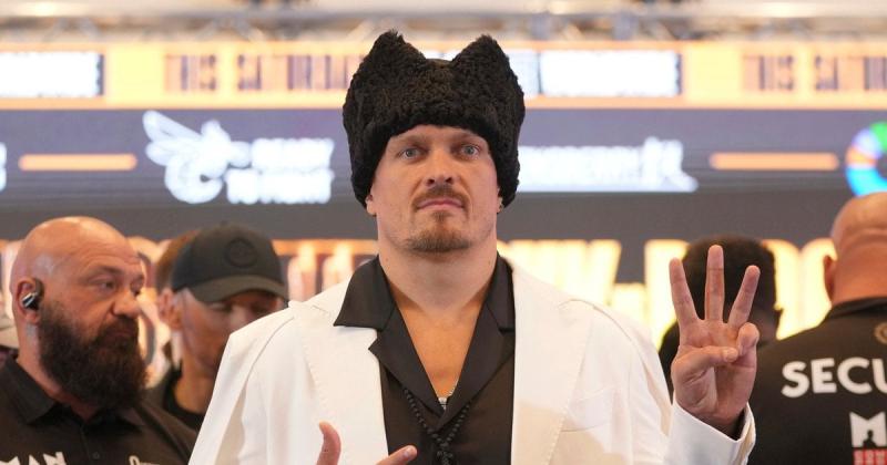 З амулетом у руках: Усик з'явився на 