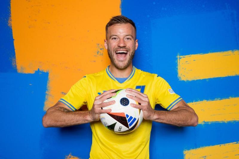 Андрій Ярмоленко, футболіст клубу Динамо, розпочав своє навчання в академії УЄФА.