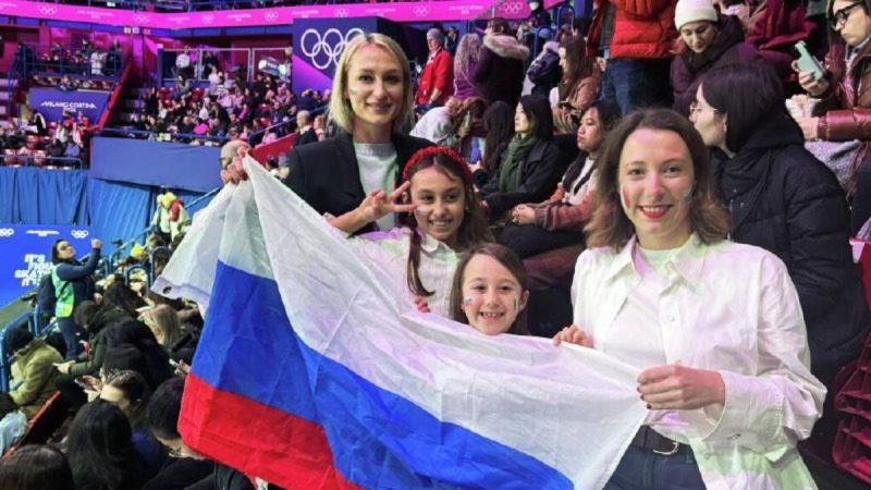 Прапор Росії не раз був помічений на трибунах Олімпійських ігор 2026, незважаючи на заборони та санкції, накладені Міжнародним олімпійським комітетом.