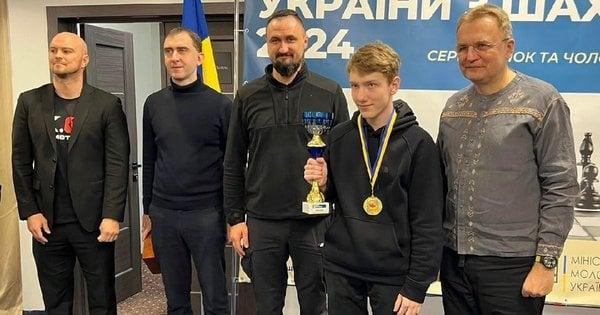 17-річний українець здобув звання чемпіона Європи з шахів, ставши першим у історії, хто досяг цього без статусу гросмейстера.